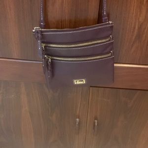 Beautiful almost like new Dooney & Bourke purse!! Never worn!